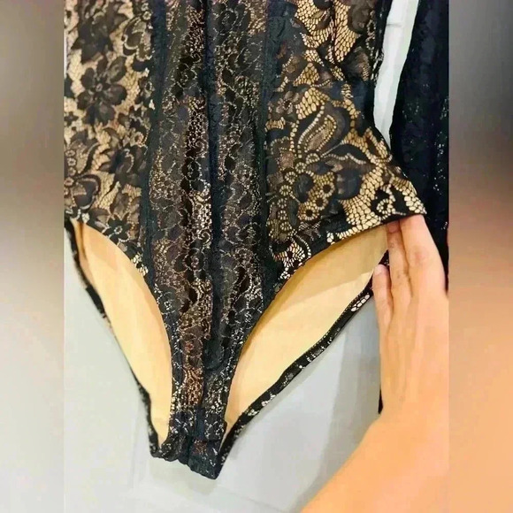 BLACK WIDOW LACE BODYSUIT TOP WINDSOR SIZE SMLL TO MED FITS - Picture 9 of 11
